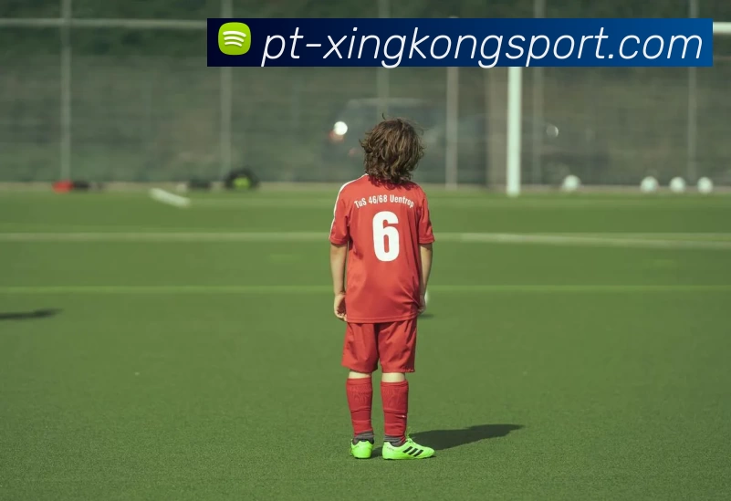 张磊足球之路：从青涩少年到职业球员的奋斗与梦想